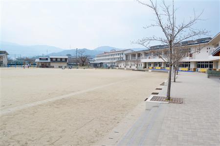 基山小学校運動場