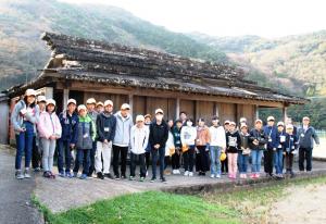 椎根の石屋根の見学