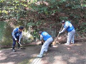 作業中（古道）